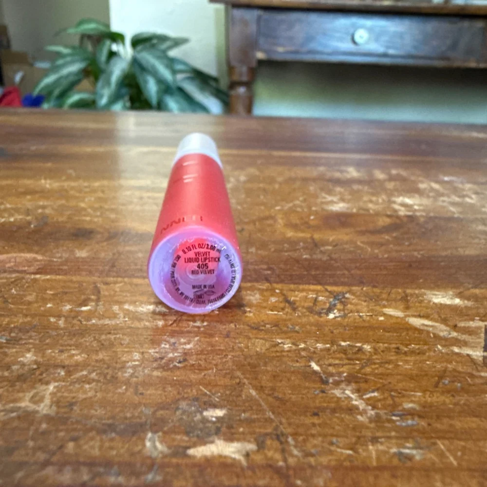 Kylie Cosmetics Liquid Lipstick in Color 405 Red Velvet